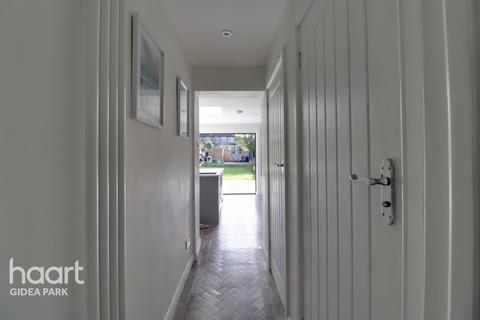 26 Marshalls Drive, Romford, RM1 4JT