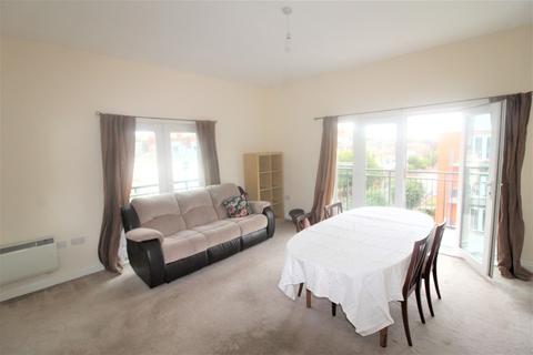 3 bedroom apartment to rent - Constantine House