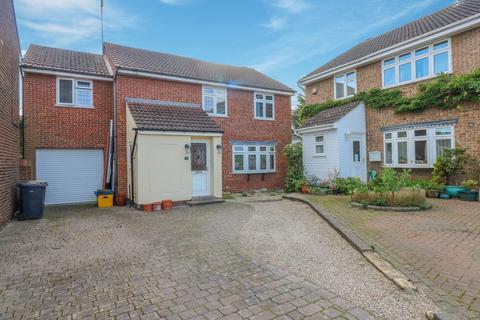 5 Arnolds Way, Rochford, SS4 3HW