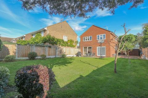 5 Arnolds Way, Rochford, SS4 3HW
