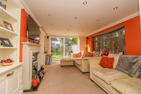 5 Arnolds Way, Rochford, SS4 3HW