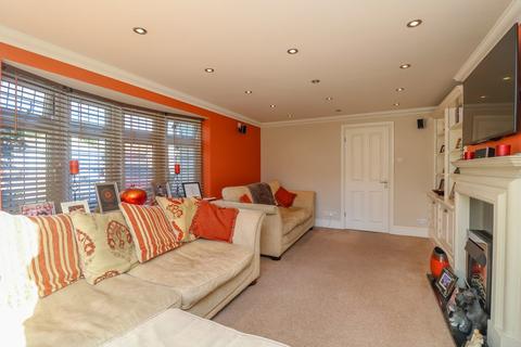 5 Arnolds Way, Rochford, SS4 3HW