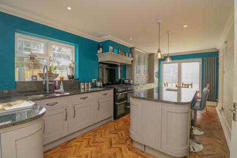 5 Arnolds Way, Rochford, SS4 3HW