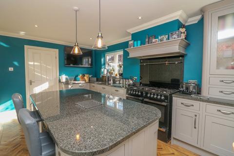 5 Arnolds Way, Rochford, SS4 3HW