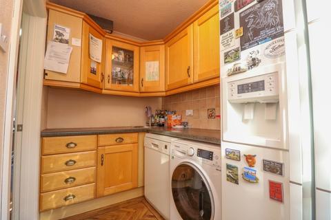 5 Arnolds Way, Rochford, SS4 3HW