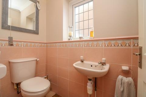5 Arnolds Way, Rochford, SS4 3HW