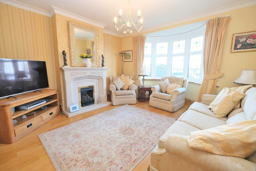 Lancing Road, Orpington 3 bed semidetached house £600,000