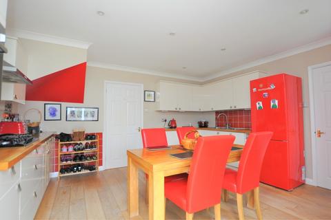 21 Deeprose Close, Guildford, GU2 9NA