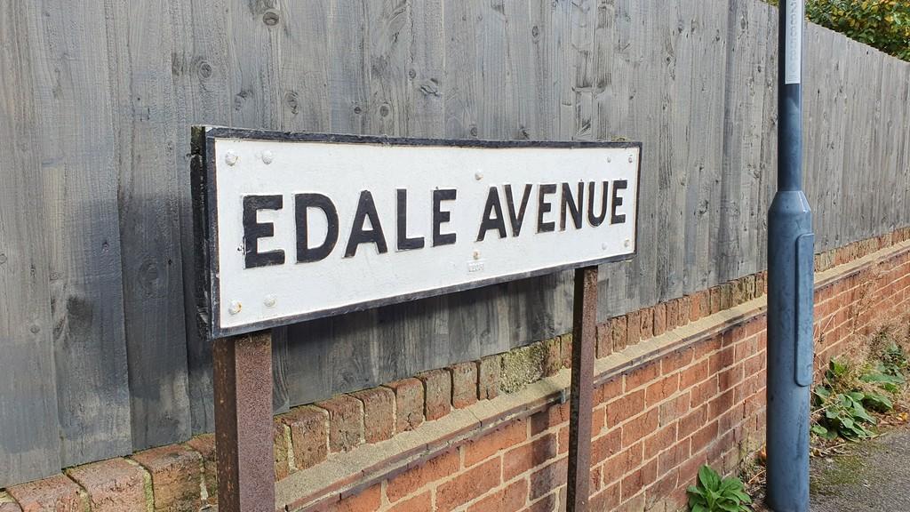 Edale Avenue, Mickleover 3 bed semidetached house £795 pcm (£183 pw)