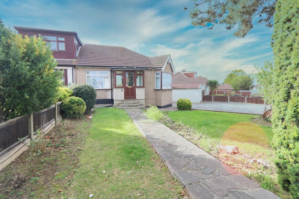 Lawns Way, Romford, RM5 2 bed semidetached house £425,000
