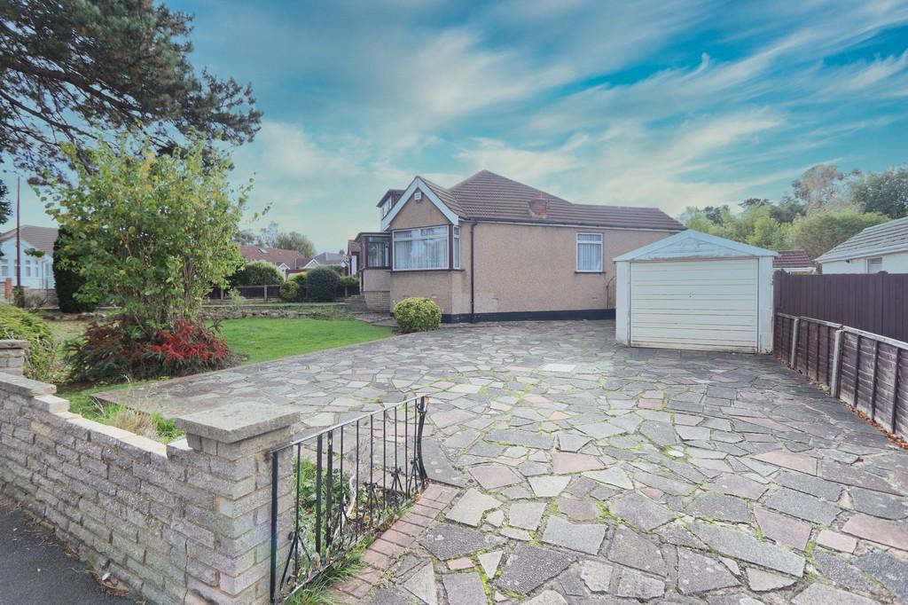 Lawns Way, Romford, RM5 2 bed semidetached house £425,000