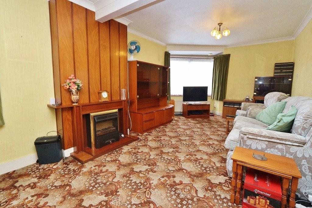 Lawns Way, Romford, RM5 2 bed semidetached house £425,000