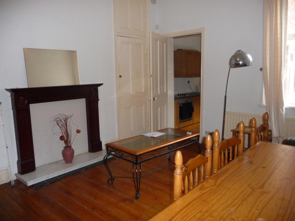 Myrtle Grove Jesmond Newcastle Upon Tyne Ne2 2 Bed Ground Floor Image 1 Of 9 Lounge