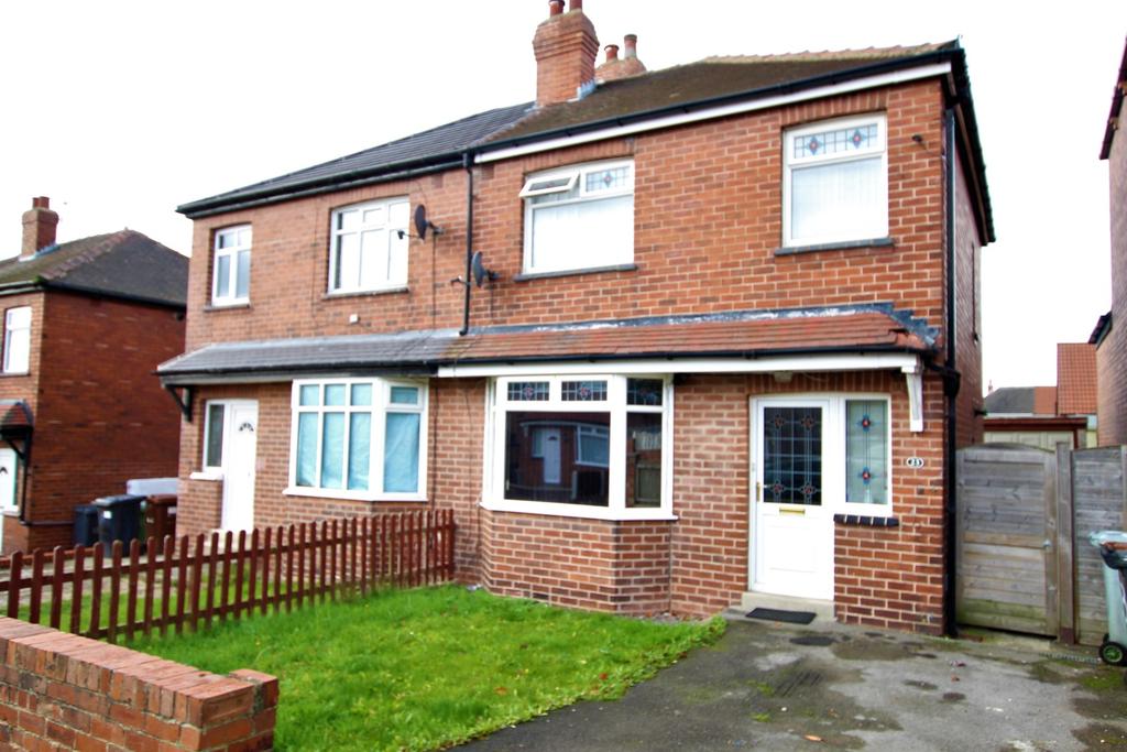 Thirlmere Drive, Tingley, WF3 3 bed semidetached house £800 pcm (£