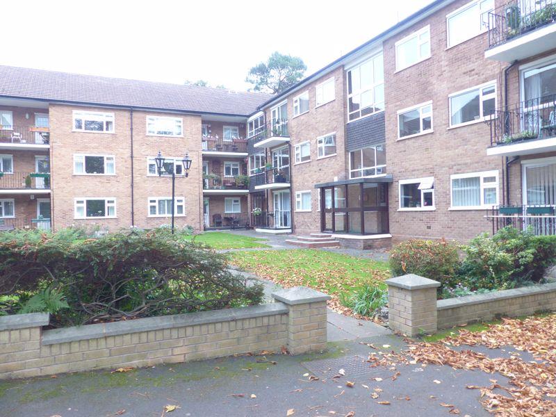 Penns Lane, Sutton Coldfield 2 bed apartment £165,000