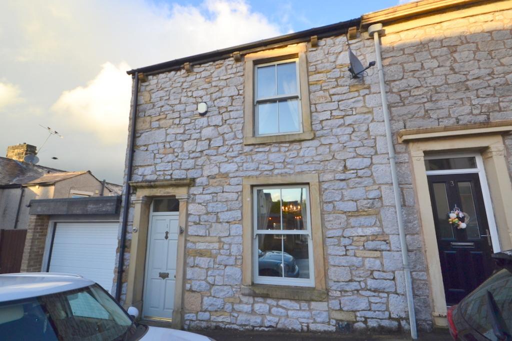 St James Street, Clitheroe, BB7 1HH 2 bed end of terrace house £165,000