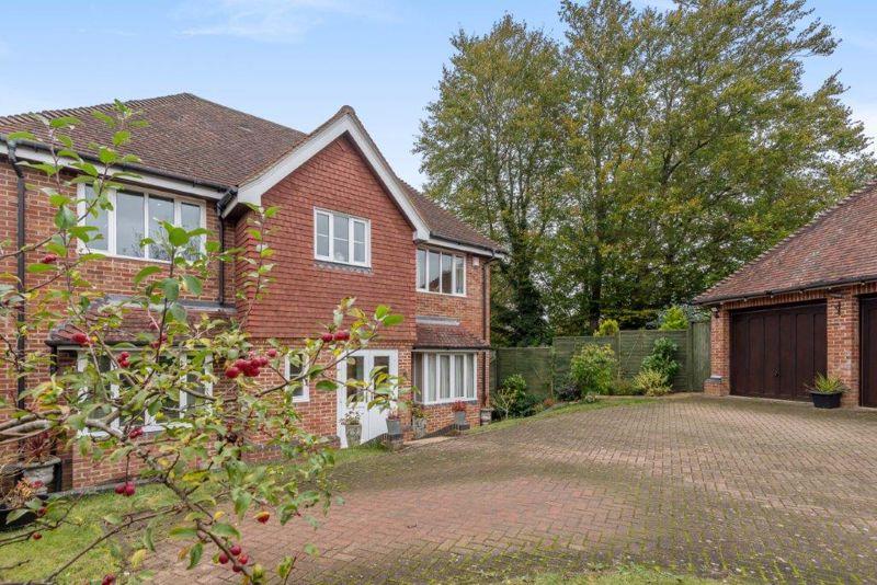 Staceys Meadow, Elstead 5 bed detached house for sale £1,175,000