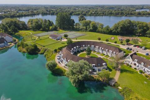 undefined, Isis Lakes, Cotswold Water Park, Gloucestershire
