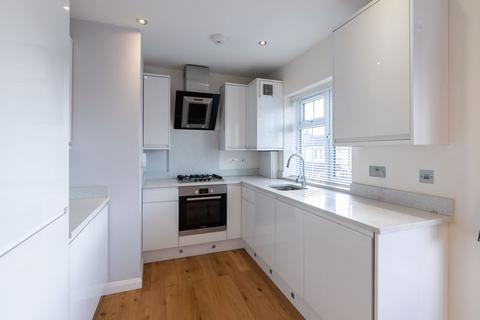 Flat 3, 51 Homersham Road, Kingston Upon Thames, KT1 3PL