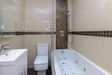 Flat 3, 51 Homersham Road, Kingston Upon Thames, KT1 3PL