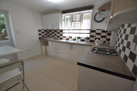 1 bedroom in a house share to rent, N4, MANOR HOUSE - ROOM  Inclusive of all Bills