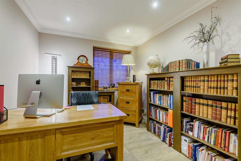8482937-interior04.jpg