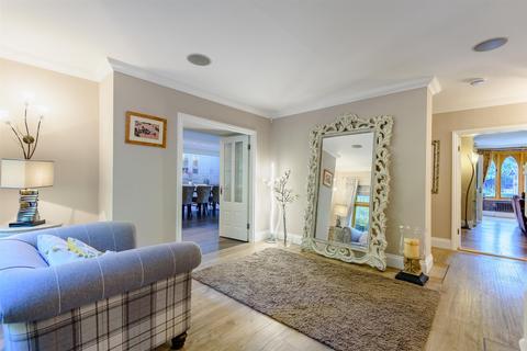 46 Ashlawn Crescent, Solihull, B91 1PS