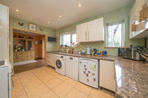 27 Chestnut Drive, St Albans, AL4 0ER
