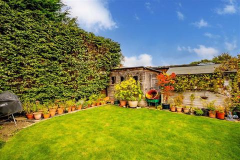 27 Chestnut Drive, St Albans, AL4 0ER