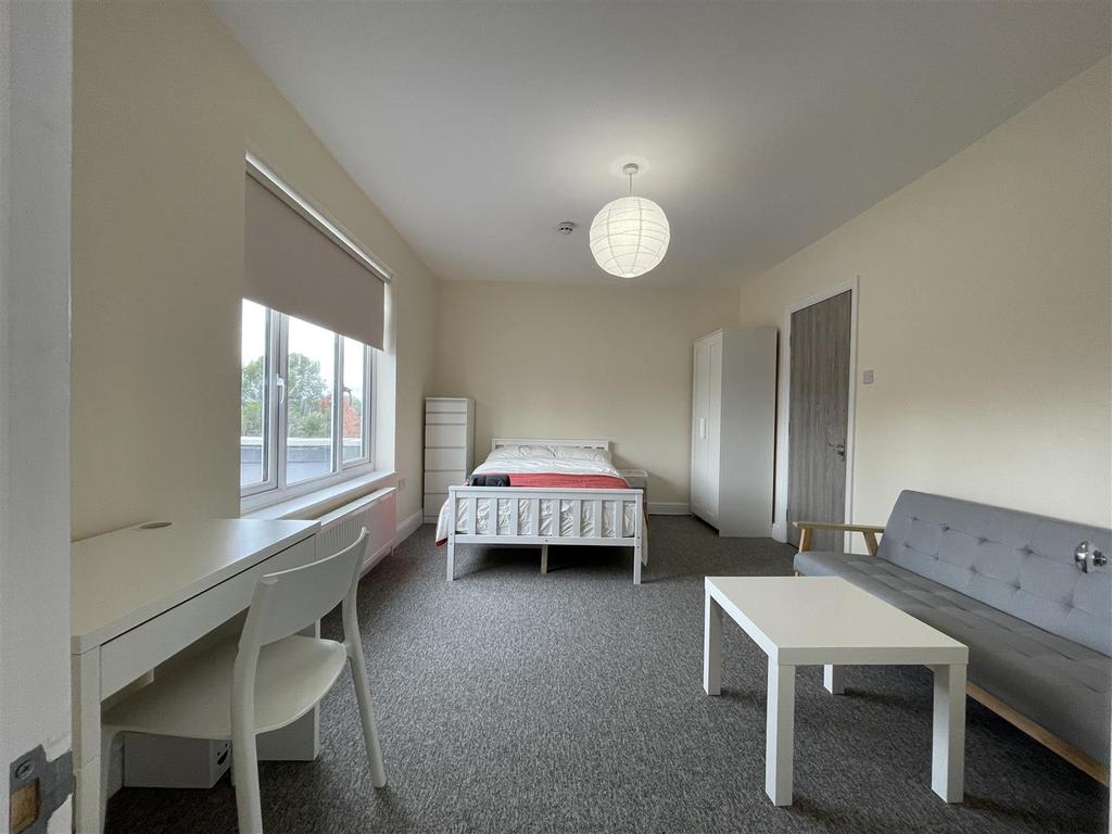 Kingsholm Road, Southmead, Bristol 1 bed in a house share £700 pcm (£162 pw)