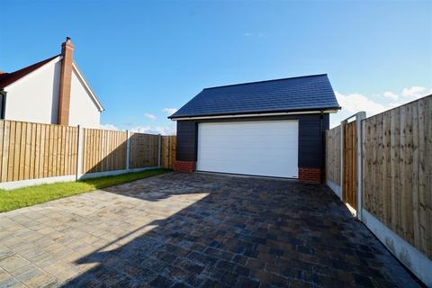 The Oliver Grange Road, Tiptree, Colchester, CO5 0UH