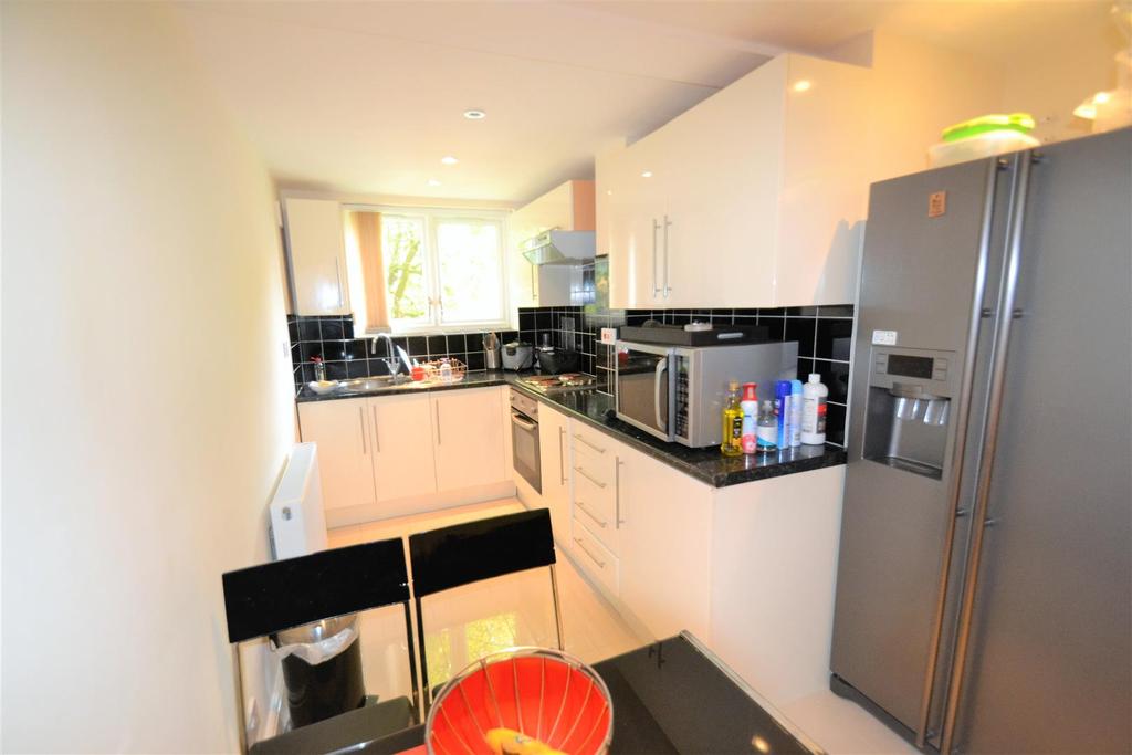 The Chestnuts, Gwydor Road, Beckenham 2 bed flat £299,950