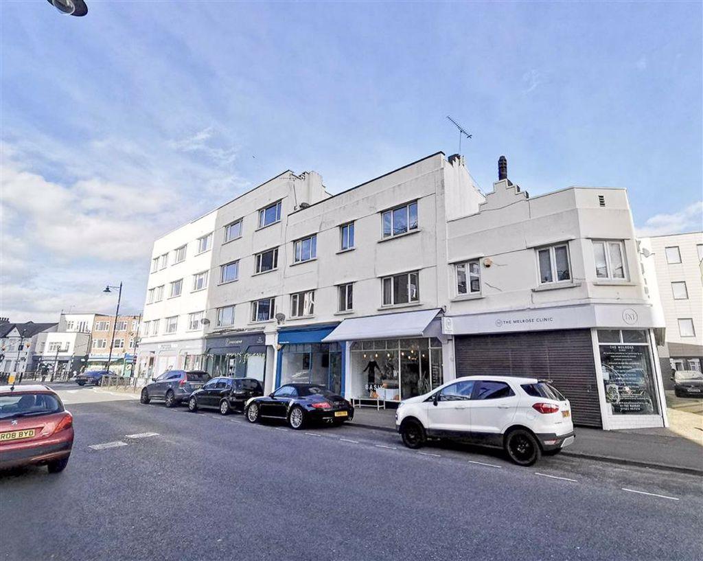 Broadway West, LeighOnSea, Essex 2 bed flat £240,000