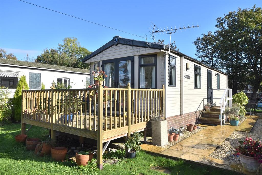 Carlton Manor Park, CarltonOnTrent... 2 bed park home £67,000