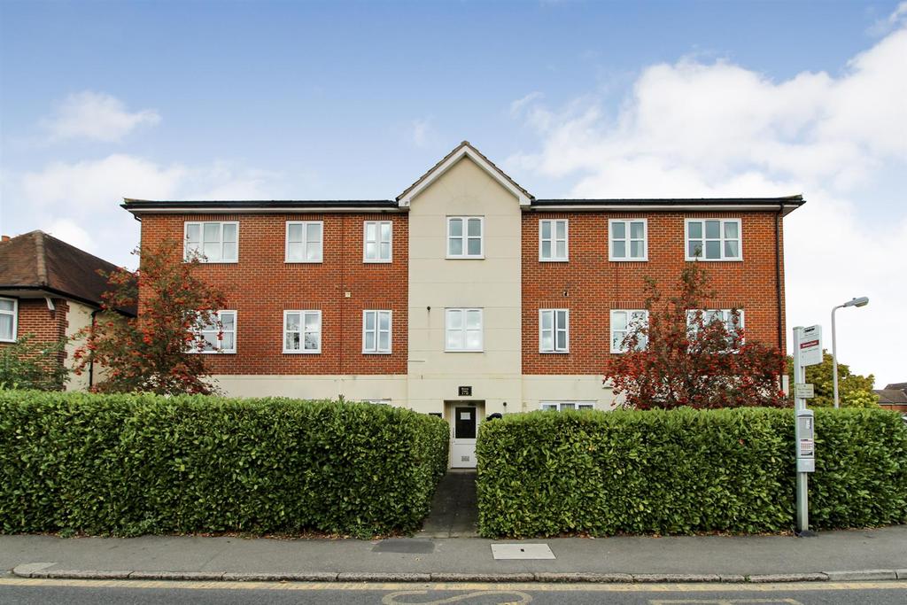 Browns Court, Bower Way, Cippenham 1 bed flat £195,000