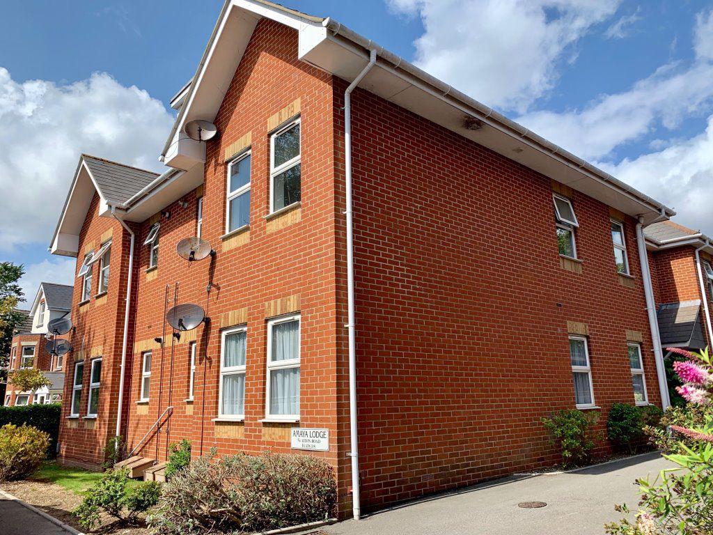 TWO BEDROOM STUDENT FLAT, WALLISDOWN 2 bed flat £970 pcm (£224 pw)