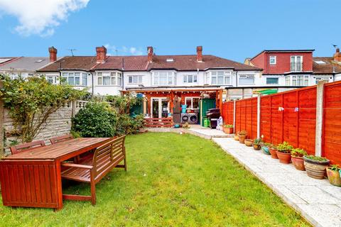16 West Court, Wembley, HA0 3QH