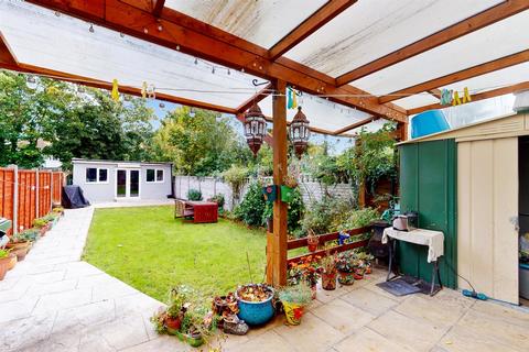 16 West Court, Wembley, HA0 3QH