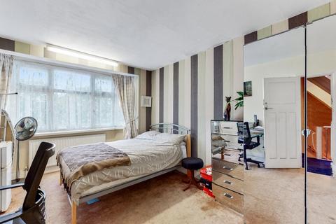16 West Court, Wembley, HA0 3QH