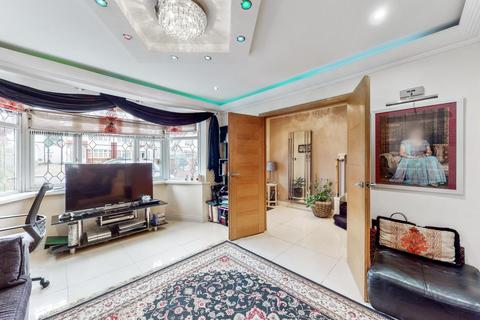 16 West Court, Wembley, HA0 3QH