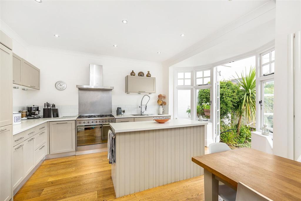 Wayside, East Sheen, SW14 4 bed semidetached house £1,625,000