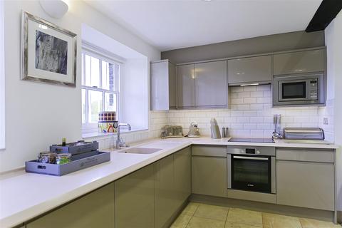 2 bedroom apartment to rent - Hampton Court Road, East Molesey