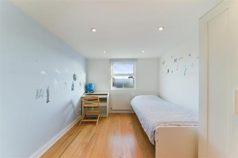 12 William Road, London, SW19 3PL