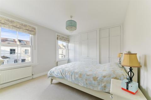 12 William Road, London, SW19 3PL