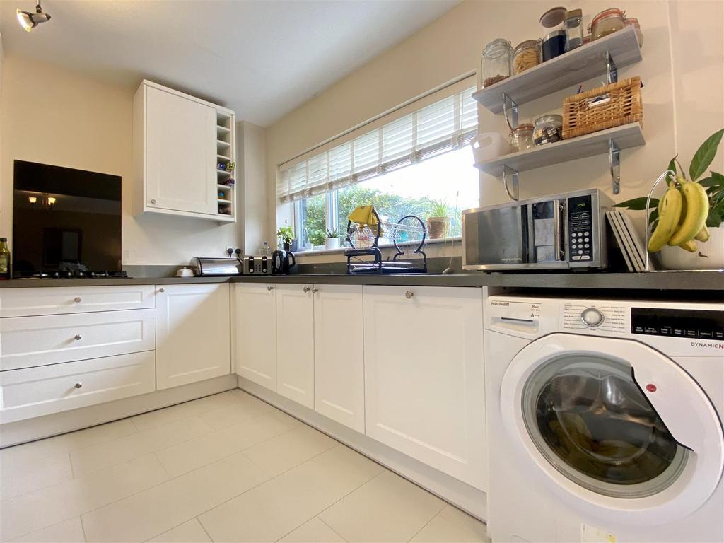 Atlantic Road, Sheffield 3 bed terraced house £725 pcm (£167 pw)