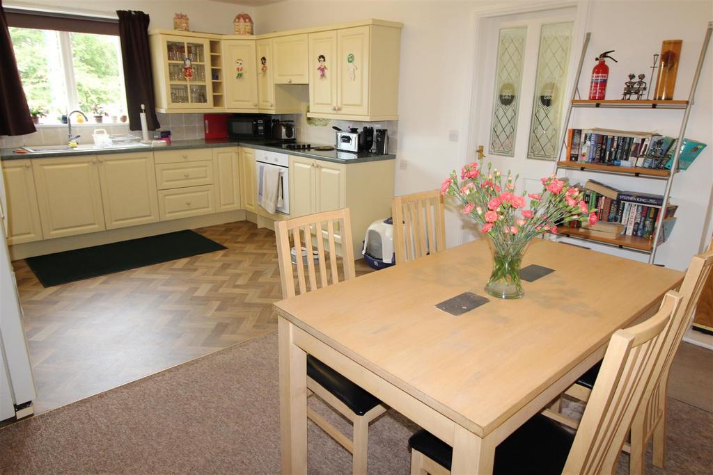 Kitchen/dining area