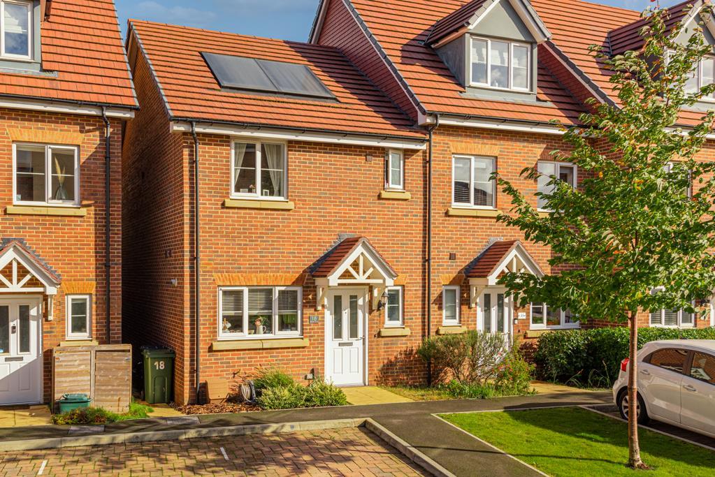 Winter Close, Epsom 3 bed end of terrace house £535,000
