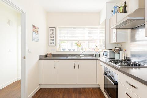18 Winter Close, Epsom, KT17 1AH
