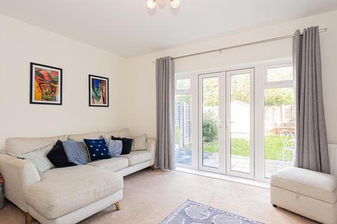 18 Winter Close, Epsom, KT17 1AH