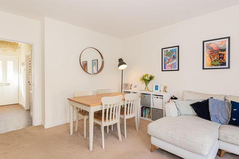 18 Winter Close, Epsom, KT17 1AH